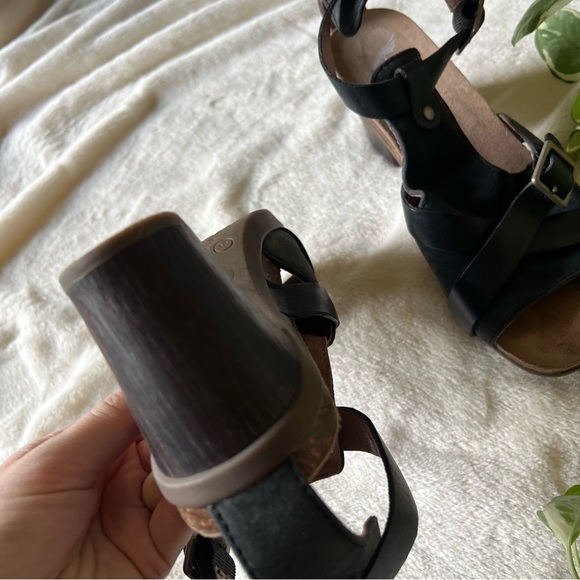 Dansko Black Women's Sandals - Picture 6 of 8